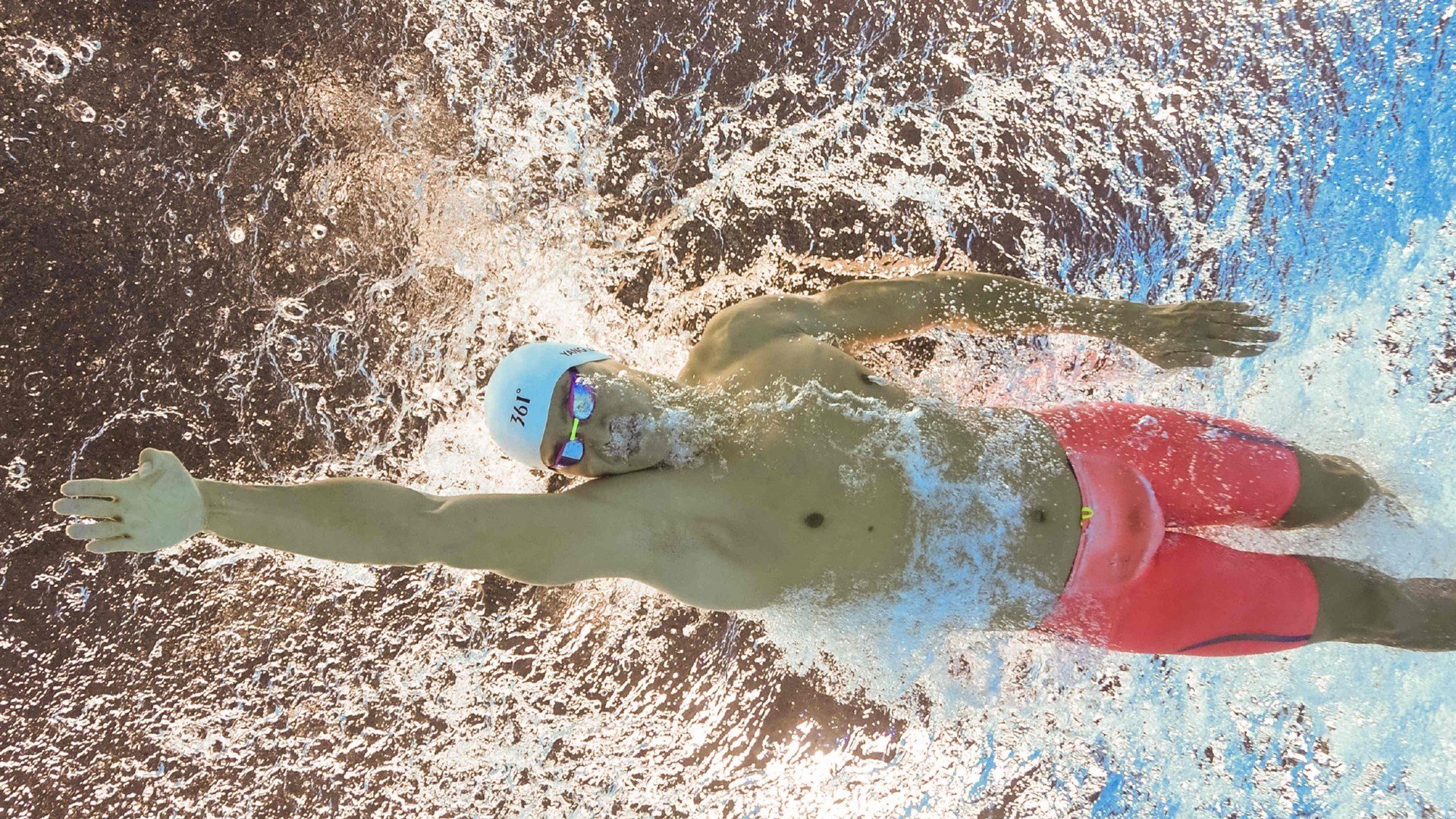 斯密斯:他精准的长传与小范围传球使全黑队战术更加多样化,斯密斯健身