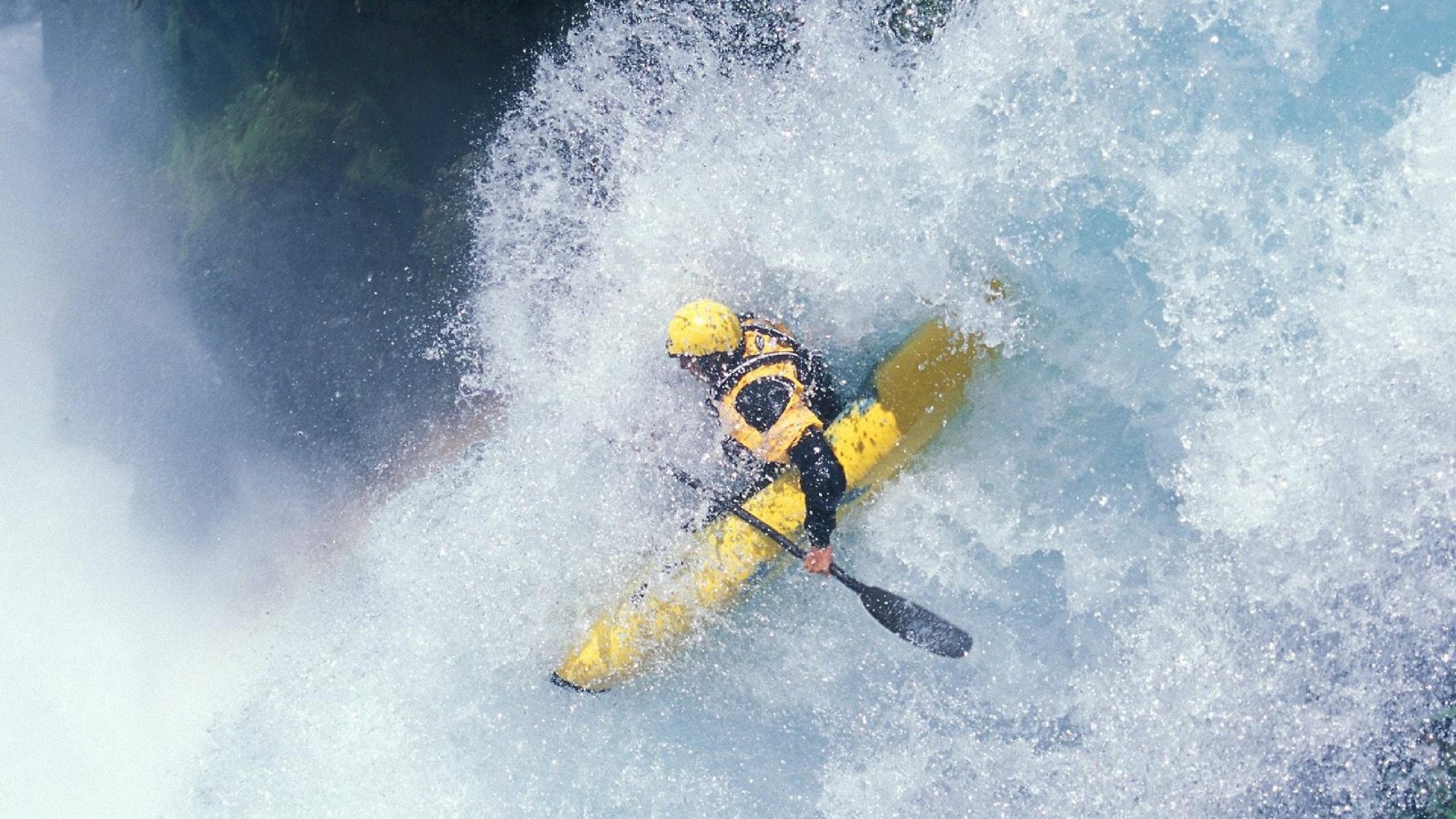 气候突变干扰场地状态裁判频繁暂停比赛确保安全,气候突变事件